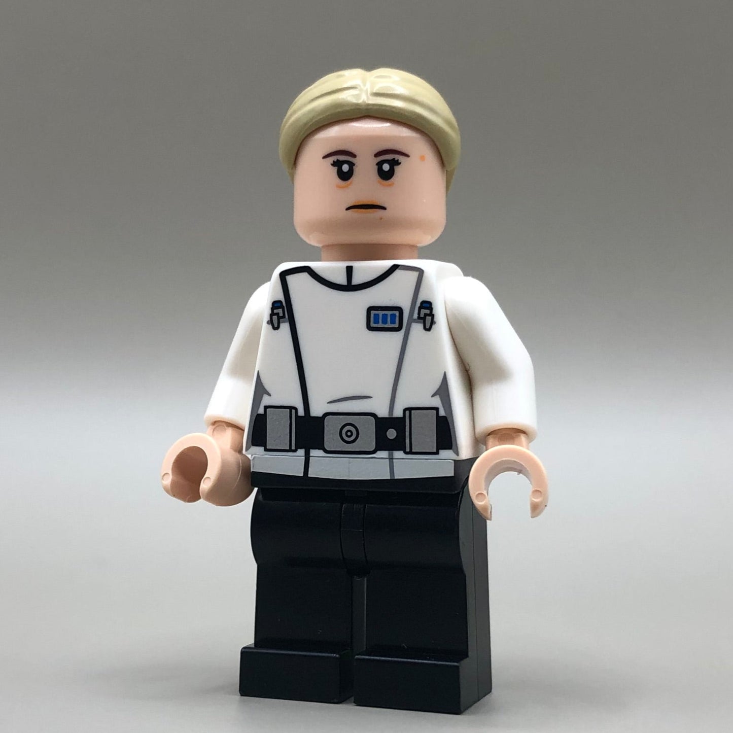 ISB Lieutenant Uniform, Female - RC